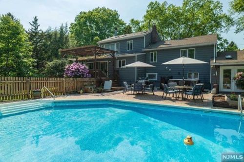 385 Lynn St, Harrington Park, NJ 07640-1119