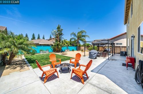4086 Freesia Dr, Oakley CA  94561-1944 exterior