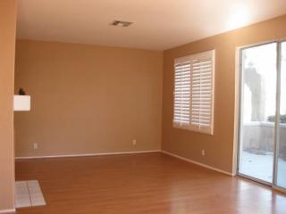 25410 Dry Creek Ct, Santa Clarita CA  91350-3328 exterior