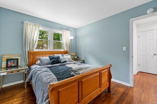 21 Yorkshire Dr, Airmont NY  10901-7217 exterior