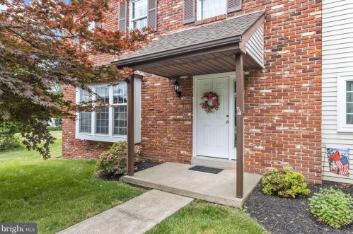 24 Raffaella Dr, Southampton, PA 18966-2342