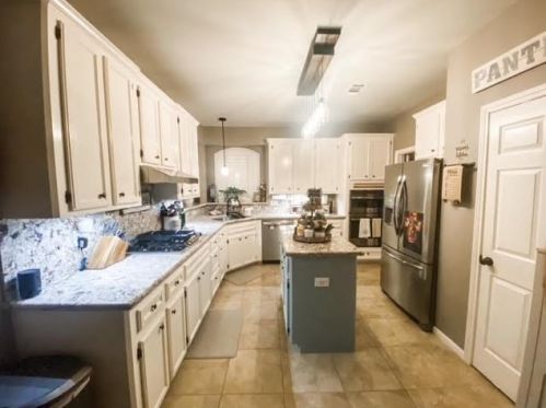 737 Forest Lane Dr, Conroe, TX 77302-1213
