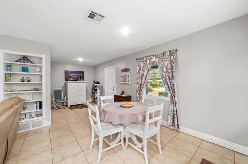 1641 28 Ave, Vero Beach FL 32960-3135 exterior