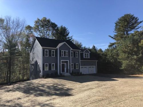 13 Bellingham St, Mendon, MA 01756-1105