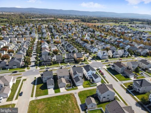 445 Lord Fairfax St, Charles Town WV  25414-2603 exterior