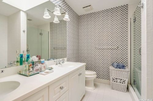 147 Foxwood Dr, Muttontown NY  11753-1121 exterior