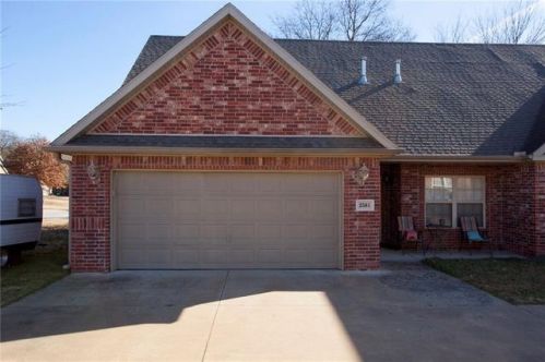 2581 Turtle Creek Dr, Fayetteville, AR 72701-4531