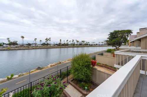 309 Regatta Way, Seal Beach CA  90740-5985 exterior