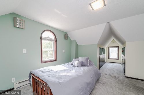 1369 Edgerton St, Saint Paul MN 55130-3430 exterior