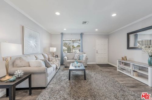 18004 Collins St, Van Nuys CA 91316-1032 exterior