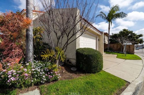 1111 Gian Dr, Torrance, CA 90502-2367