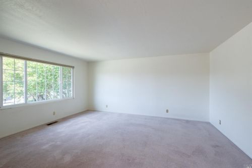 324 Beech Ave, Santa Rosa, CA 95409-3812
