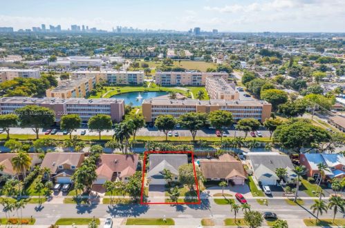 216 9th St, Dania Beach FL  33004-4439 exterior