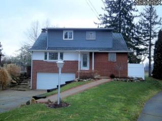 5765 Oak Dr, Canton, OH 44718-1627