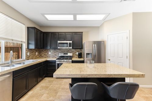 4533 Visions Dr, Turlock CA  95382-8332 exterior