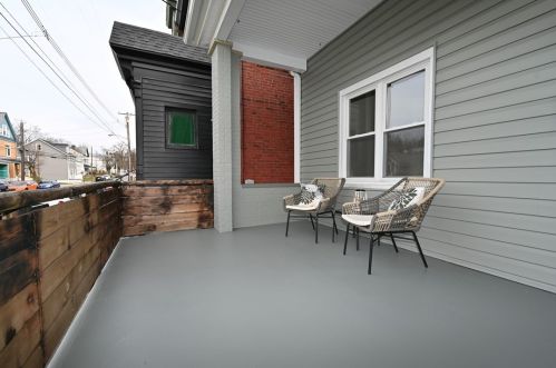5126 Dearborn St, Pittsburgh, PA 15224-2433