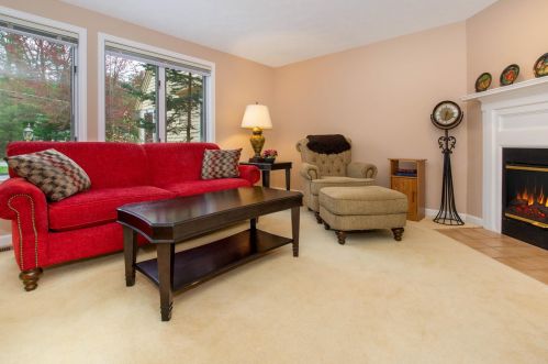 77 Dorchester Way, Nashua NH 03064-8121 exterior