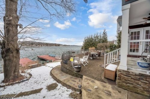 16 Maple Pkwy, Sparta NJ  07871-2011 exterior