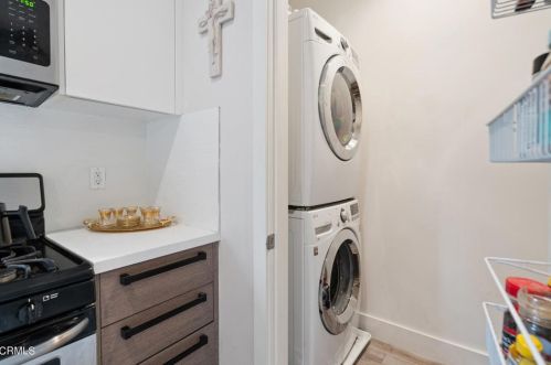 5664 Hazeltine Ave, Van Nuys CA  91423-2832 exterior