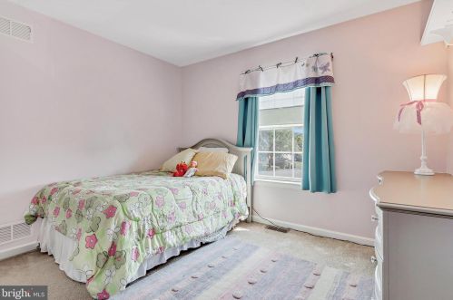 1528 Macintosh Way, Hummelstown PA  17036-8727 exterior