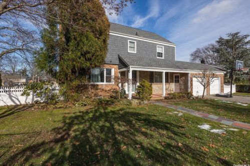 157 Wright Rd, Rockville Centre, NY 11570-1241