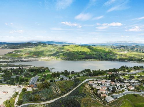 27836 Mariposa Ln, Santa Clarita CA  91384-4114 exterior