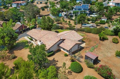 1879 Warmlands Ave, Vista CA  92084-3329 exterior