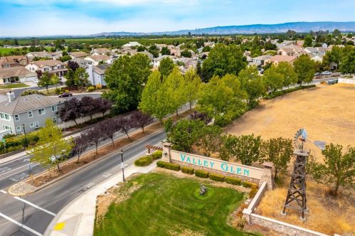 1125 Valley Glen Dr, Liberty Farms CA  95620-4835 exterior