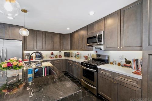 5702 Bakewell St, San Diego CA 92117-4044 exterior