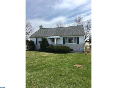 300 Shackamaxon St, Dauberville, PA 19533-8815