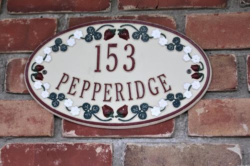 153 Pepperidge Rd, Oakdale, NY 11769-2136