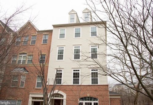 2631 Eastbourne Dr, Woodbridge VA  22191-4090 exterior