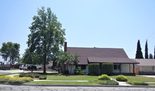 25861 28th St, San Bernardino, CA 92404-3401