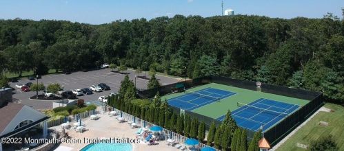 10 Quincy Ct, East Freehold NJ  07728-9251 exterior