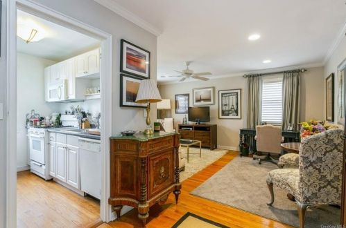 56 Underhill Ave, White Plains, NY 10604-2444
