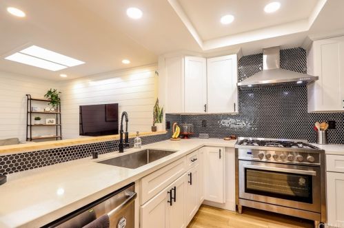 116 Orchard, Irvine CA  92618-4560 exterior