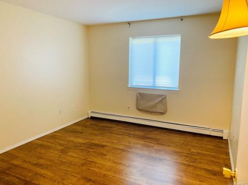 1 Ruth Ct, Middletown NY  10940-5328 exterior