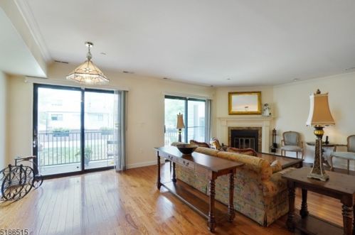 4 Millay Ct, Teaneck NJ  07666-6465 exterior