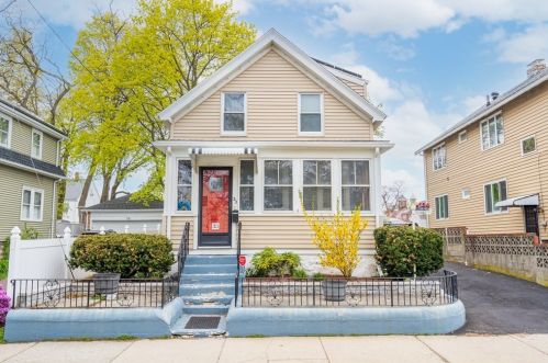 33 Fulton St, Medford, MA 02155-2620