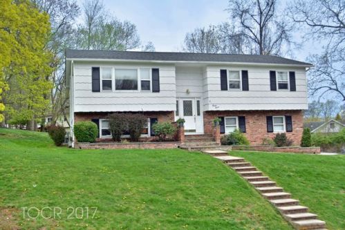 97 Ohio Ave, Congers, NY 10920-2513