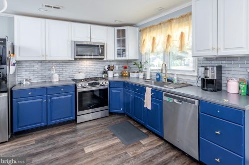 25 Batten Ave, Blenheim NJ  08012-4859 exterior