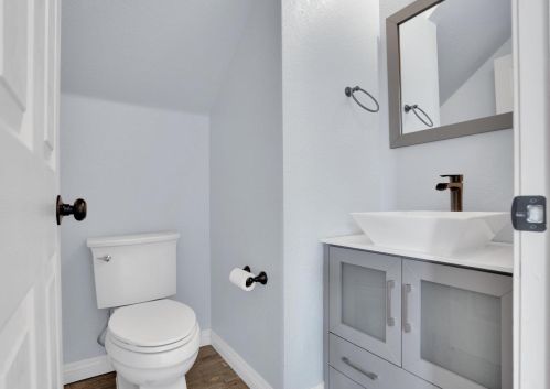 613 Tahoe St, Manteca CA  95337-6860 exterior