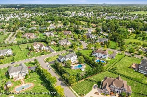 6 Courtney Ct, East Freehold NJ 07728-9563 exterior