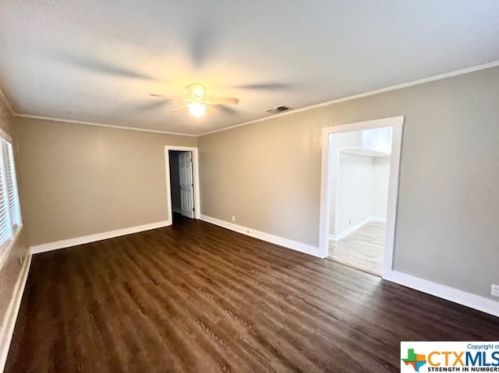 212 Pecan Ave, Stairtown, TX 78648-2350