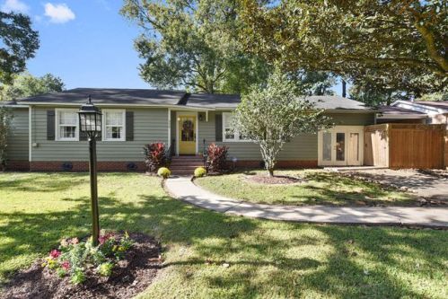 220 Edgewood Dr, Lafayette, LA 70503-3230