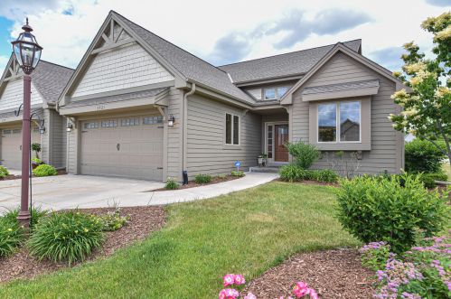 3521 Sequoia Cir, Waukesha, WI 53188-2562