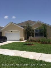 1324 Lexington Sq, Vero Beach FL  32962-3411 exterior