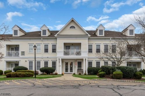 6006 Brookfield Glen Dr, Belvidere, NJ 07823-2857