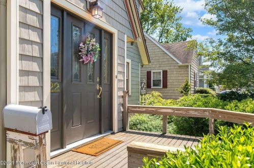 22 Bassett Pl, Tinton Falls, NJ 07701-2303