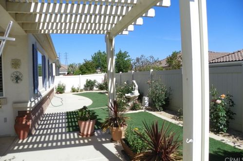 977 Hidden Oaks Dr, Beaumont, CA 92223-8527